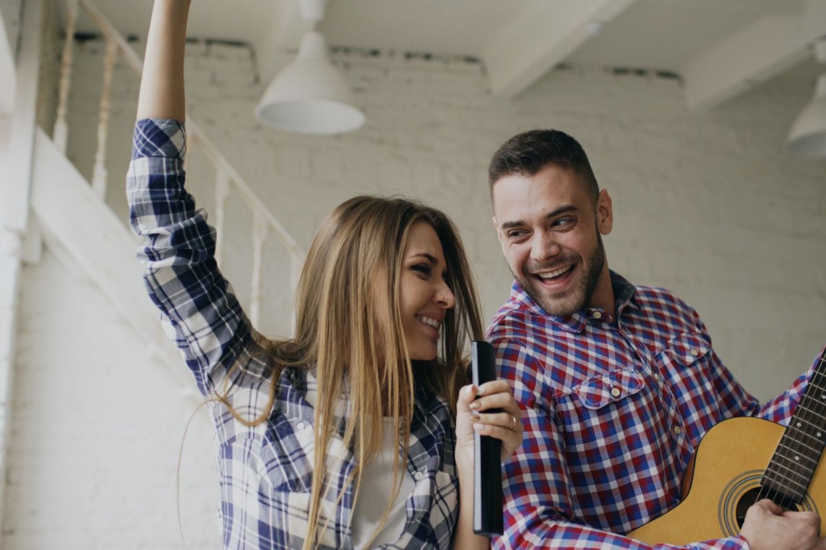 Karaoke w domu? Sprawdź, jaki sprzęt potrzebny oprócz mikrofonu