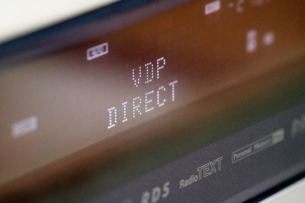 Czym różni się tuner Hi-Fi od zwykłego radia?